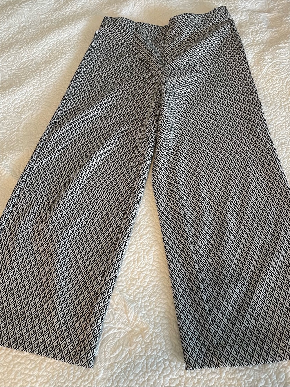 Black & White Diamond Print Cropped Wide Leg Pants
